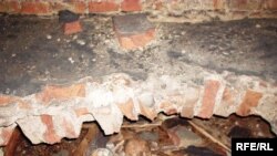 Парэшткі, знойдзеныя ў сутарэньні царквы ў Глыбокім