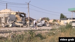 Көк-Жар конушунда бузулган үйлөр.