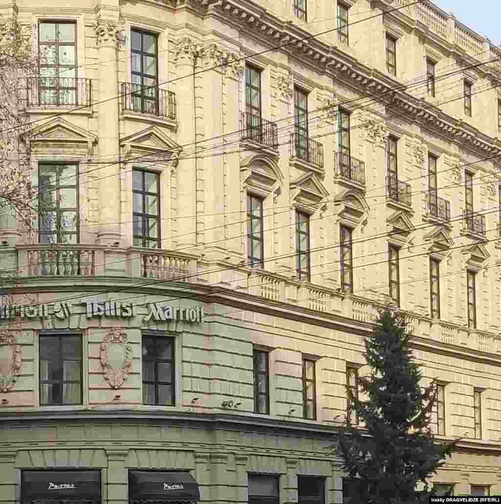 Georgia -- Tbilisi Civil war 92 then and now 003