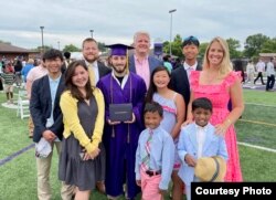 Жози с родителями, братьями и сестрами.