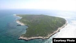 جزیره ابوموسی که درگذشته با نام فارسی «گپ‌سبزو» [سبز بزرگ] نیز نامیده می‌شد.