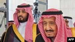 ملک سلمان، پادشاه سعودی (سمت راست) و محمد بن سلمان، ولیعهد