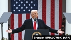 به گفته رئیس‌جمهور آمریکا، ایالات متحده با این اقدامات «از کارگران آمریکایی دفاع می‌کند»