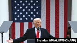 «Я дозволив 90-денну паузу, а також суттєве зниження взаємних тарифів протягом цього періоду на 10%, що також набуває чинності негайно» – Трамп