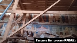 Ярославль, храм Иоанна Богослова в Коровниках. Фрески XVII века переписывают