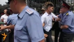 Милиция задержала участников акции "Тезекпром"