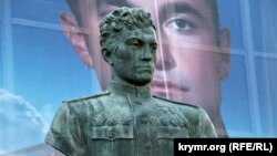 Туган урыны Алупкада Аметхан Султан һәйкәле