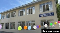 Арстанбап айылындагы №19 орто мектептин кошумча имараты. Мектепти Орусияда иштеген мигрант куруп берген. 18-сентябрь, 2024-жыл.