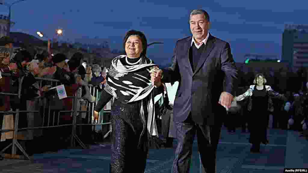 Камал театры каршында яңа сезон ачу тантанасы. Әсхәт Хисмәтов.&nbsp;