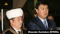 Племянник Нурсултана Назарбаева Кайрат Сатыбалды (справа)