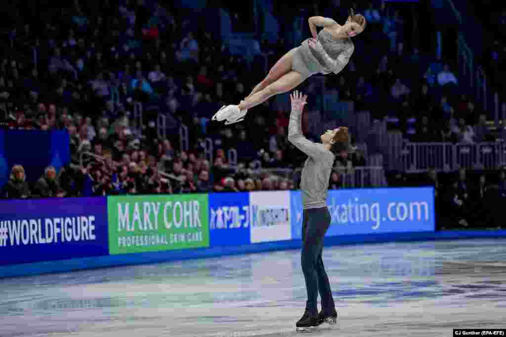 اجرای کاترینا گِینیش و دمیتری چیگیریِف از ازبکستان در برنامه کوتاه دونفرهٔ مسابقات جهانی اسکیت نمایشی در بوستون آمریکا.