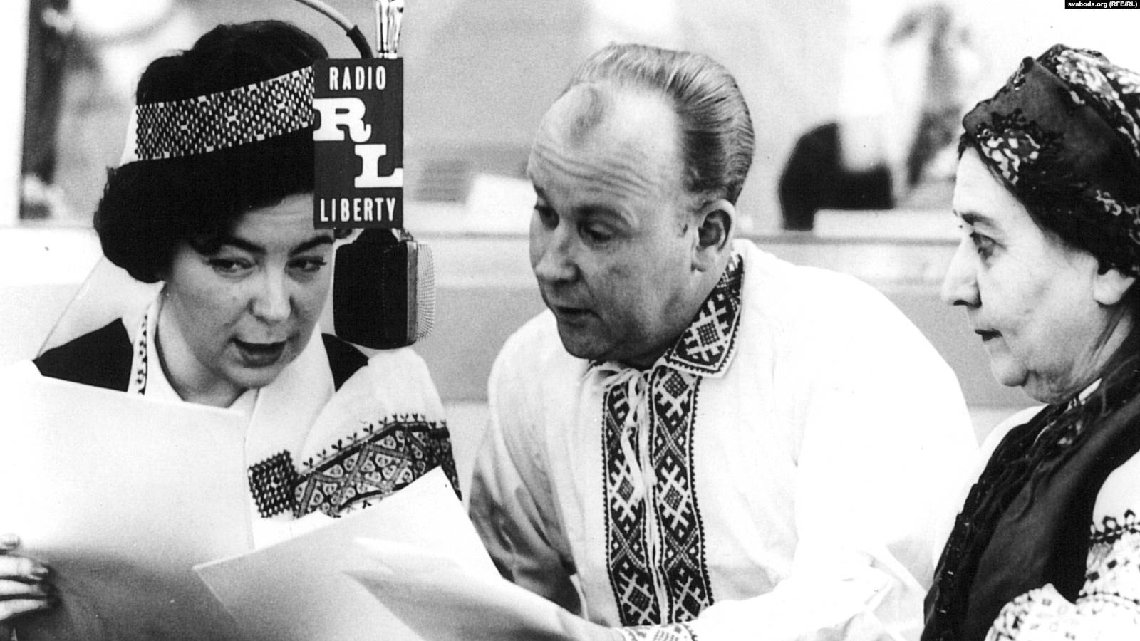 Журналісти Білоруської служби Радіо Свобода: Галина Рудник (ліворуч), Володимир Цвірка (посередині) і Барбара Вежбалович. Мюнхен, 1960 рік.