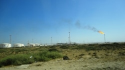 Diňle: Wekilbazardaky nebit bazasynda güýçli ýangyn boldy