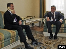 Оё гуфтугӯи раҳбаронро гӯш мекунанд?