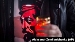 Подані на конкурс роботи часто торкаються тих розділів історії Росії, які рідко висвітлює влада і державні засоби інформації