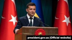 Президент Украины Владимир Зеленский в ходе визита в Турцию