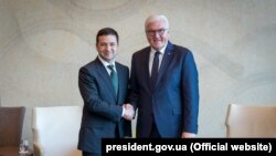 «Провів добру, конструктивну, дуже важливу розмову з федеральним президентом Німеччини паном Штайнмаєром», – заявив Зеленський (фото архівне)