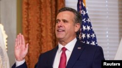 Жон Рэтклифф Борбордук чалгын кызматынын башчылыгына киришердин алдында ант берип жатат. 23-январь, 2025-жыл. Вашингтон. 