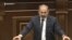 Премьер-министр Армении Никол Пашинян выступает в парламенте, Ереван, 20 июня 2019 г.