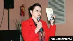 Шагыйрә Фәния Габидуллина Наҗар Нәҗмигә багышланган шигырьләрне туплап чыгарган китабы белән таныштыра.