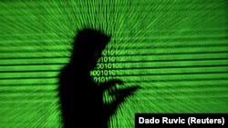 به گزارش دو روزنامه آمریکایی، مقام‌های ایالات متحده می‌گویند که هکرها با دولت چین ارتباط دارند.