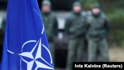 В Україні від сьогодні введено воєнний стан після нового вторгнення Росії