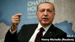 Президент Турции Реджеп Тайип Эрдоган выступает в Королевском институте международных отношений Chatham House, Лондон, 14 мая 2018 г.