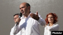 Armenia - Edmon Marukian, the leader of the Bright Armenia Party, speaks at an election campaign meeting in Yerevan, June 18, 2021.
