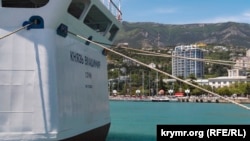 Круизный лайнер «Князь Владимир» в Ялте