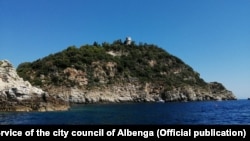 Краєвиди острова Ґаллінара в Лігурійському морі