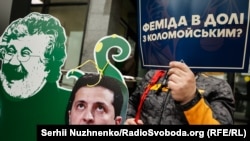 Про зв’язок президента Володимира Зеленського та олігарха Ігоря Коломойського українці згадують на протестах проти корупції та суддівського свавілля