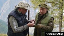 Ռուսաստանի նախագահ Վլադիմիր Պուտինը և պաշտպանության նախարար Սերգեյ Շոյգուն սիբիրյան տայգայում, 7-ը հոկտեմբերի, 2019թ․