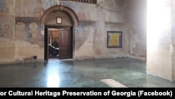 В агентстве по защите культурного наследия утверждают, что их специалистов, приехавших в Кинцвиси, просто не пустили в храм