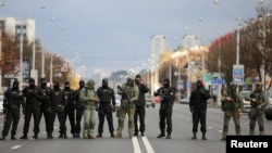 Сілавікі падчас Маршу ў Курапаты, 1 лістапада 2020. Ілюстрацыйнае фота
