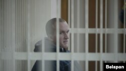 Улад Казакевіч на судзе, архіўнае фота