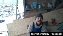 Ігор Чернецький на будівництві реабілітаційного центру «Бандерівський схрон»