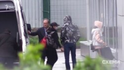 Ним прилетів народний депутат і кум Путіна Віктор Медведчук зі своєю родиною