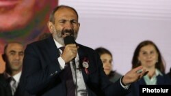 Никол Пашинян во время предвыборной агитации на выборах в Совет старейшин Еревана, сентябрь 2018 г․