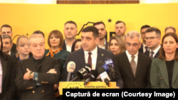 George Simion, președintele AUR, face declarații în Parlament pe 19 decembrie 2024.