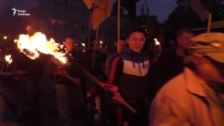 Зі смолоскипами та фаєрами сумчани пройшли маршем до Дня героїв (відео)