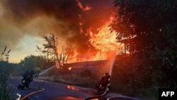 Ուկրաինա - Ռուսական զինուժի հարվածների հետևանքով բռնկված հրդեհ Կիևի մարզում, 9-ը հուլիսի, 2025թ.