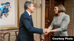 АКШнын мамлекетти катчысы Энтони Блинкен менен Светлана Тихановская