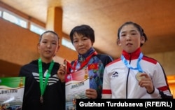 Обладательницы золотой, серебряной и бронзовой медалей в категории до 46 килограммов.