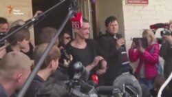 Російський художник-акціоніст Петро Павленський вільний (відео)