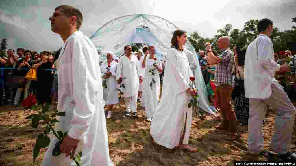 Як говорять віряни, троянда символізує красу життя Ісуса Христа