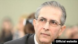 مهرداد مشایخی، جامعه‌شناس و تحلیل‌گر ایرانی.