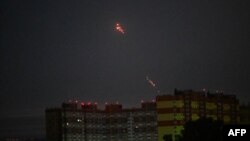 Ілюстраційне фото. Робота протиповітряної оборони зі збиття російських дронів, Київ, 7 вересня 2025 року