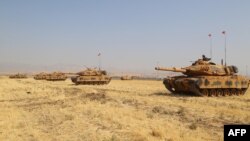 تانک‌های ترکیه در رزمایش این کشور در گذرگاه مرزی خابور در مرز اقلیم کردستان عراق. دوشنبه ۲۷ شهریور (۲۵ سپتامبر ۲۰۱۷).