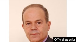 Джонатан Аял