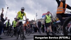 Протестувальники намагаються здобути підтримку з-поза меж Сербії та законодавців ЄС
